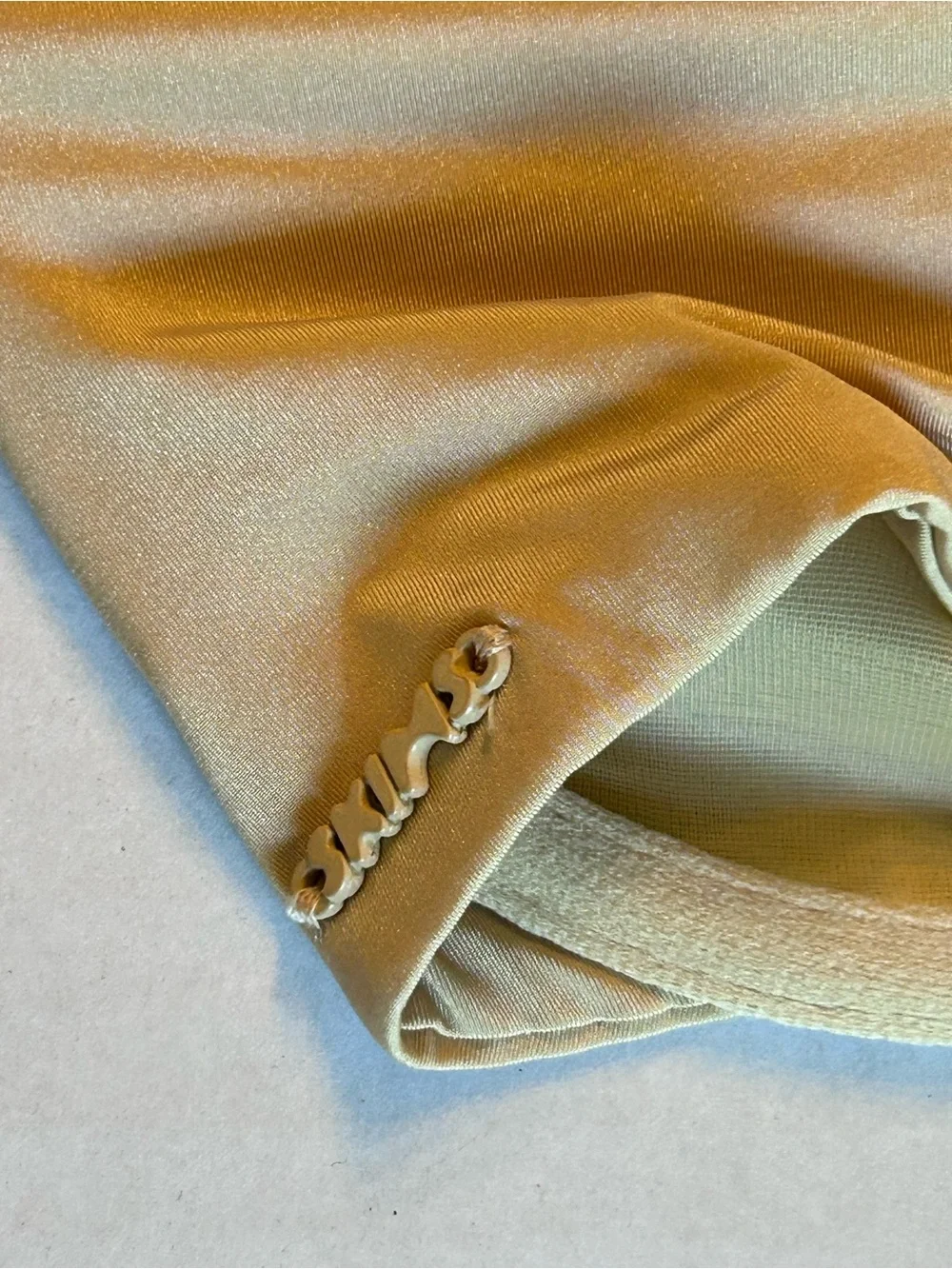 NWT SKIMS No Show Adjustable Molded Unlined Balconette Bra Sand 34DDD - Picture 5 of 9